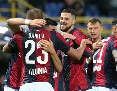 包含佛罗伦萨逼平热那亚，保持意甲中游位置的词条